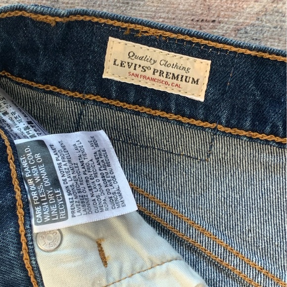 Levi’s Raw Hem/Distressed Women’s Jean Shorts - Picture 4 of 8